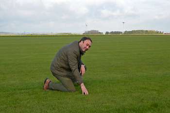 Albrecht Freiherr Knigge hat die Firma Rasenland 1996 gemeinsam mit seinem Vater gegründet.