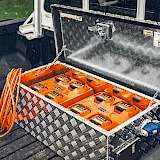 Akku-Transportbox auf Bauhof-Fahrzeug