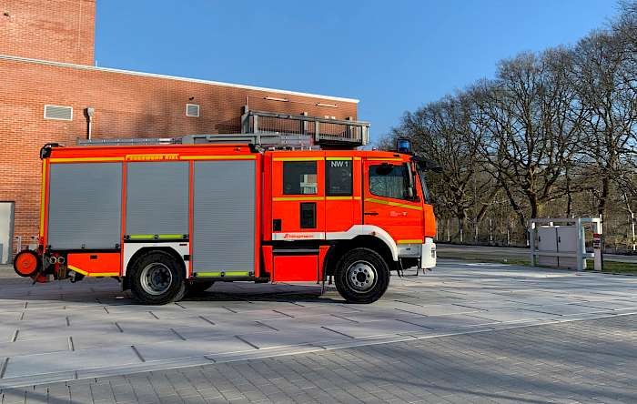 Feuerwehrfahrzeug auf Waschplatz